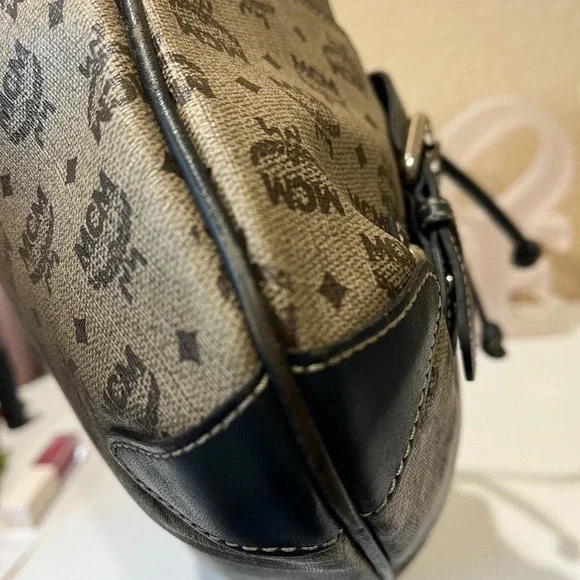 MCM DRAWSTRING HOBO - Picture 9 of 16